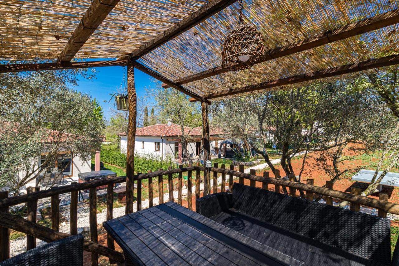 Apartmani Noa I Natali Kaldanija Exterior photo